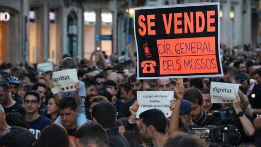 La manifestació del col·lectiu MosSOS aplega unes 4.500 persones