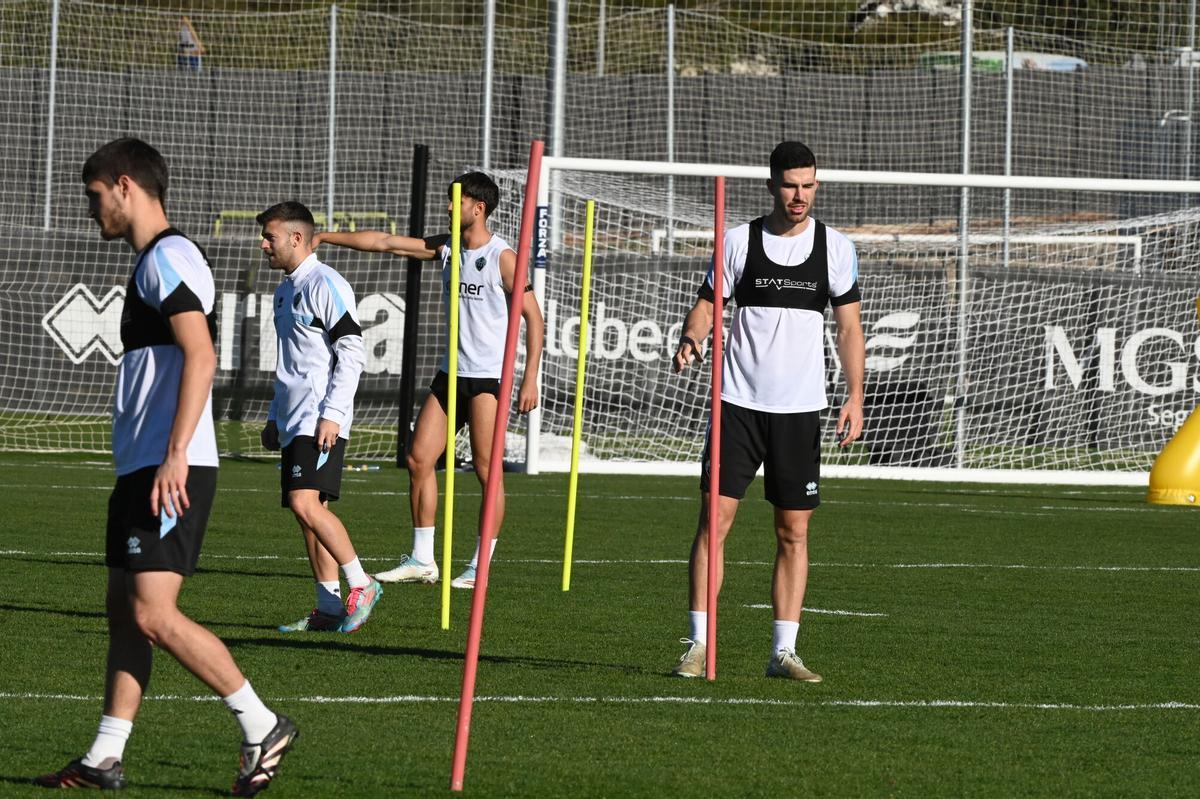 El equipo de Pablo Hernández se ejercita en la ciudad deportiva Globeenergy