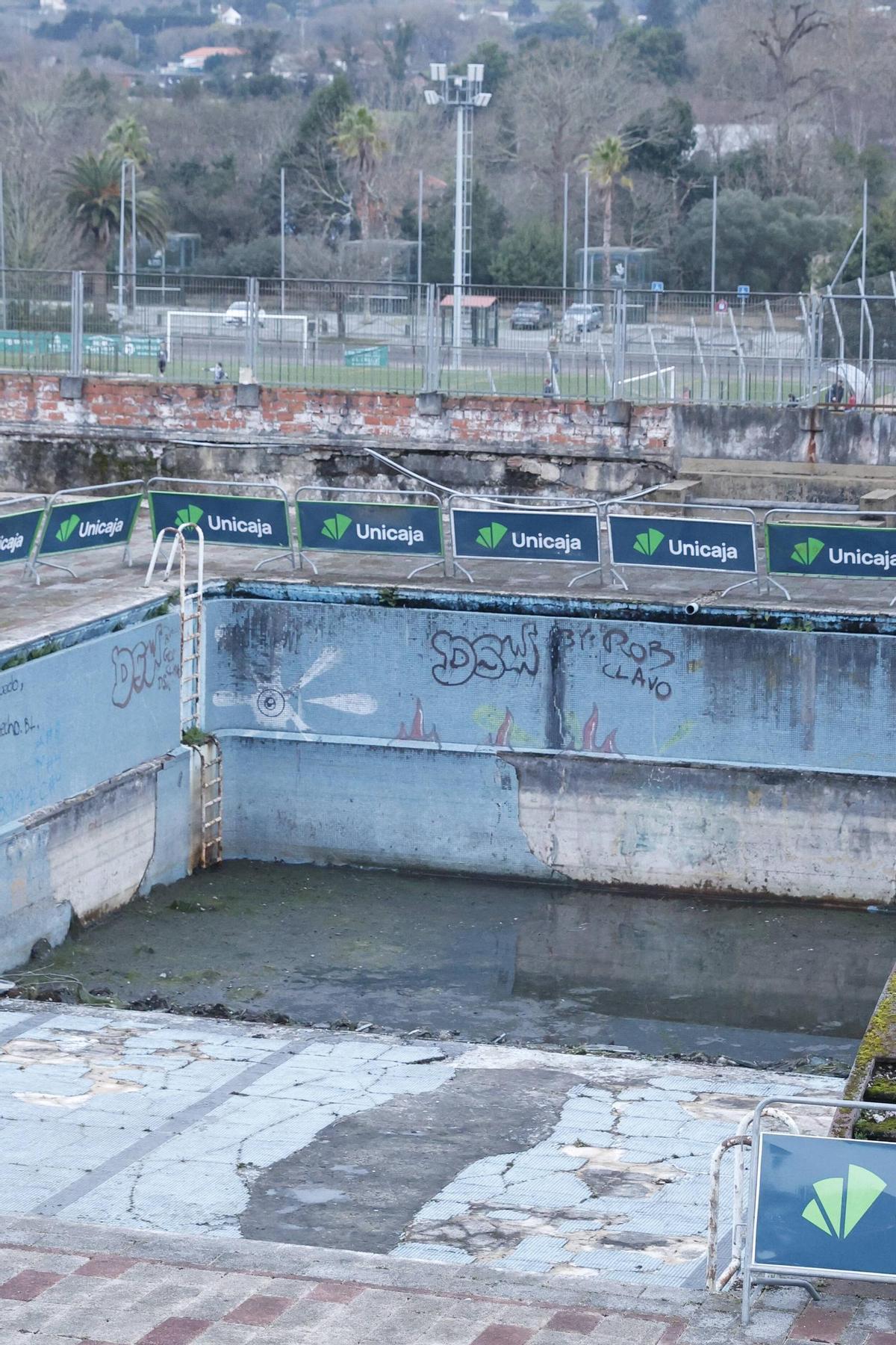 El inicio de los trabajos para dragar las piscinas de la Laboral, en imágenes
