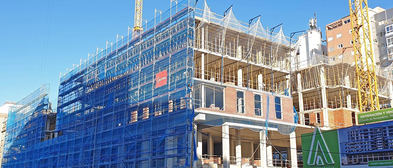 Obras de construcción de un edificio de viviendas, en Vigo.