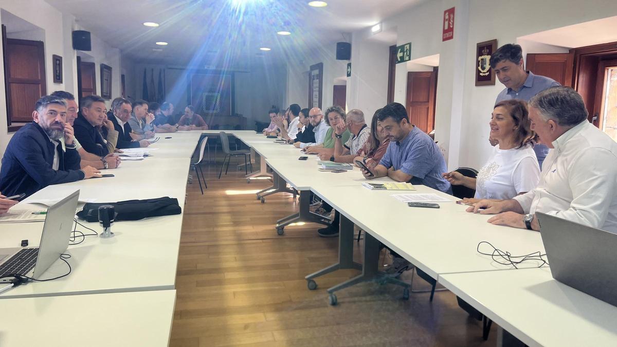 Reunión celebrada este lunes para certificar el acuerdo sobre los límites entre municipios.