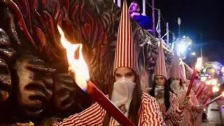 La lluvia no frena al Entierro en su 175 aniversario