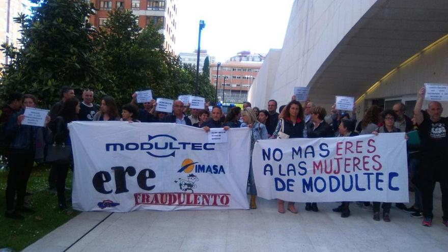 Concentración en Oviedo esta tarde en apoyo a las trabajadoras de Modultec.