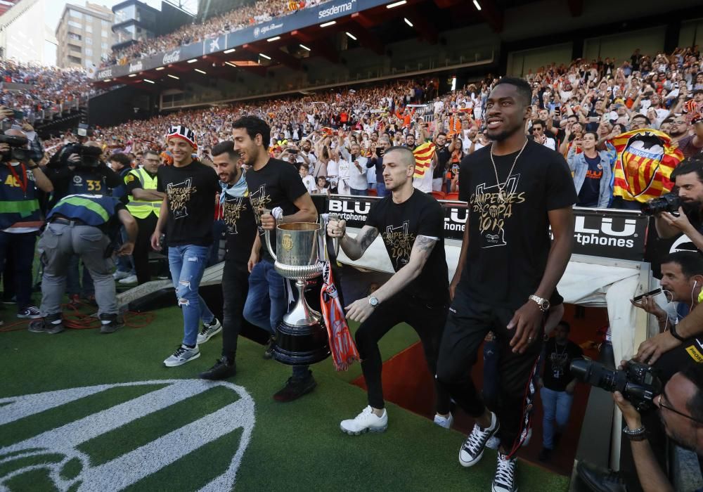 La fiesta del Valencia CF con la afición