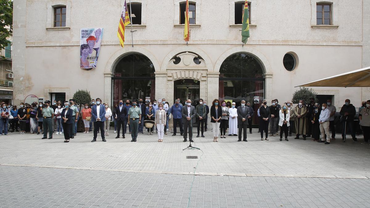 Concentración de repulsa por el crimen machista en Sa Pobla, en Mallorca