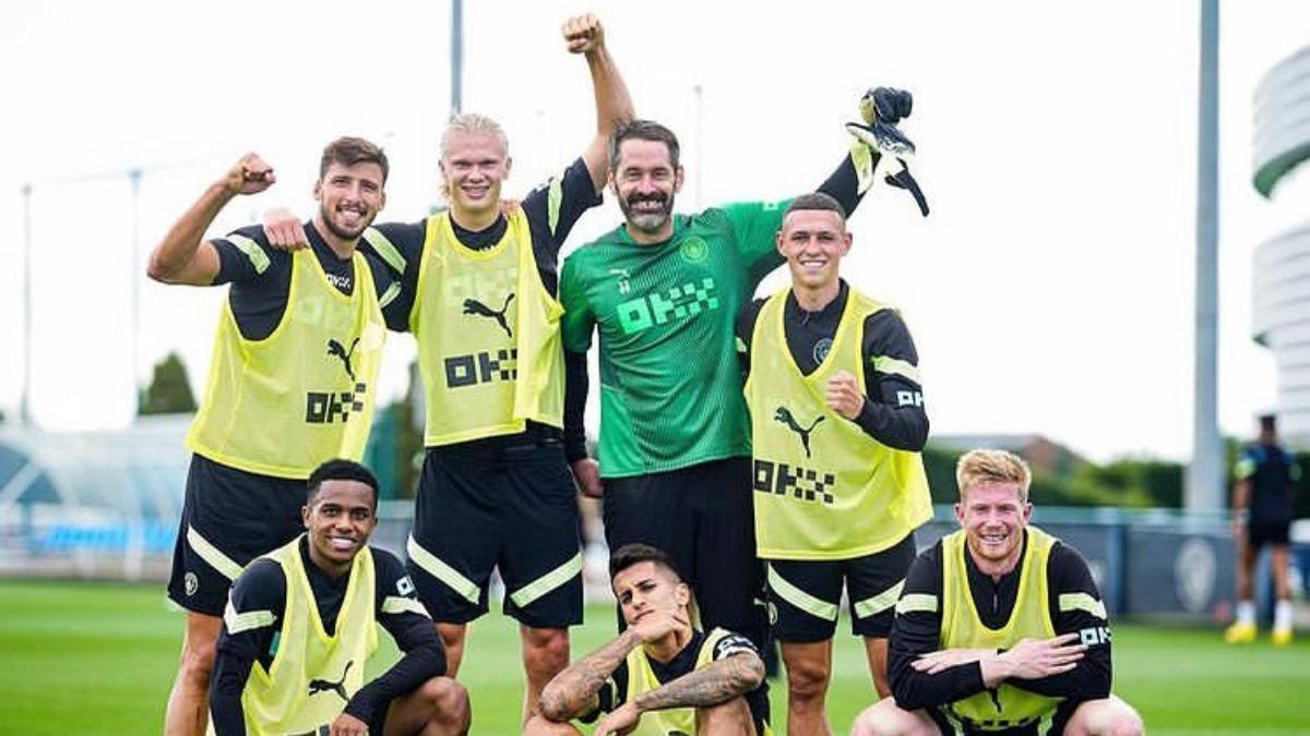 Scott Carson durante un entrenamiento con el Manchester City