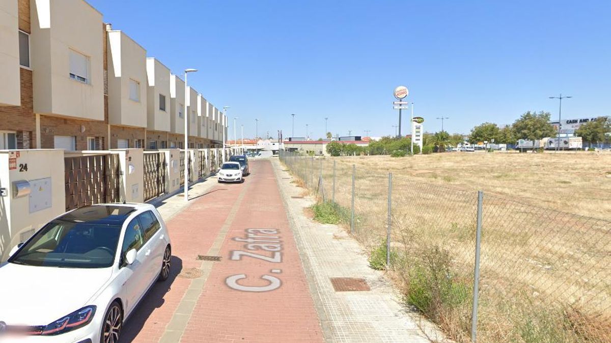 Zona entre calle Zafra y antigua carretera de Sevilla, en Las Pizarrillas.