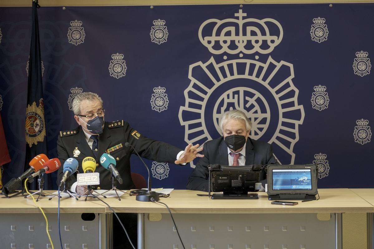 El comisario y el subdelegado dieron una rueda de prensa.