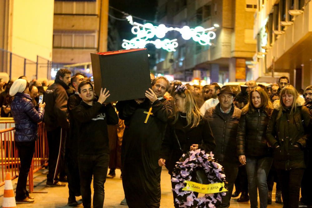 Benidorm dice adiós al Carnaval con el tradicional "Entierro de la Sardina"