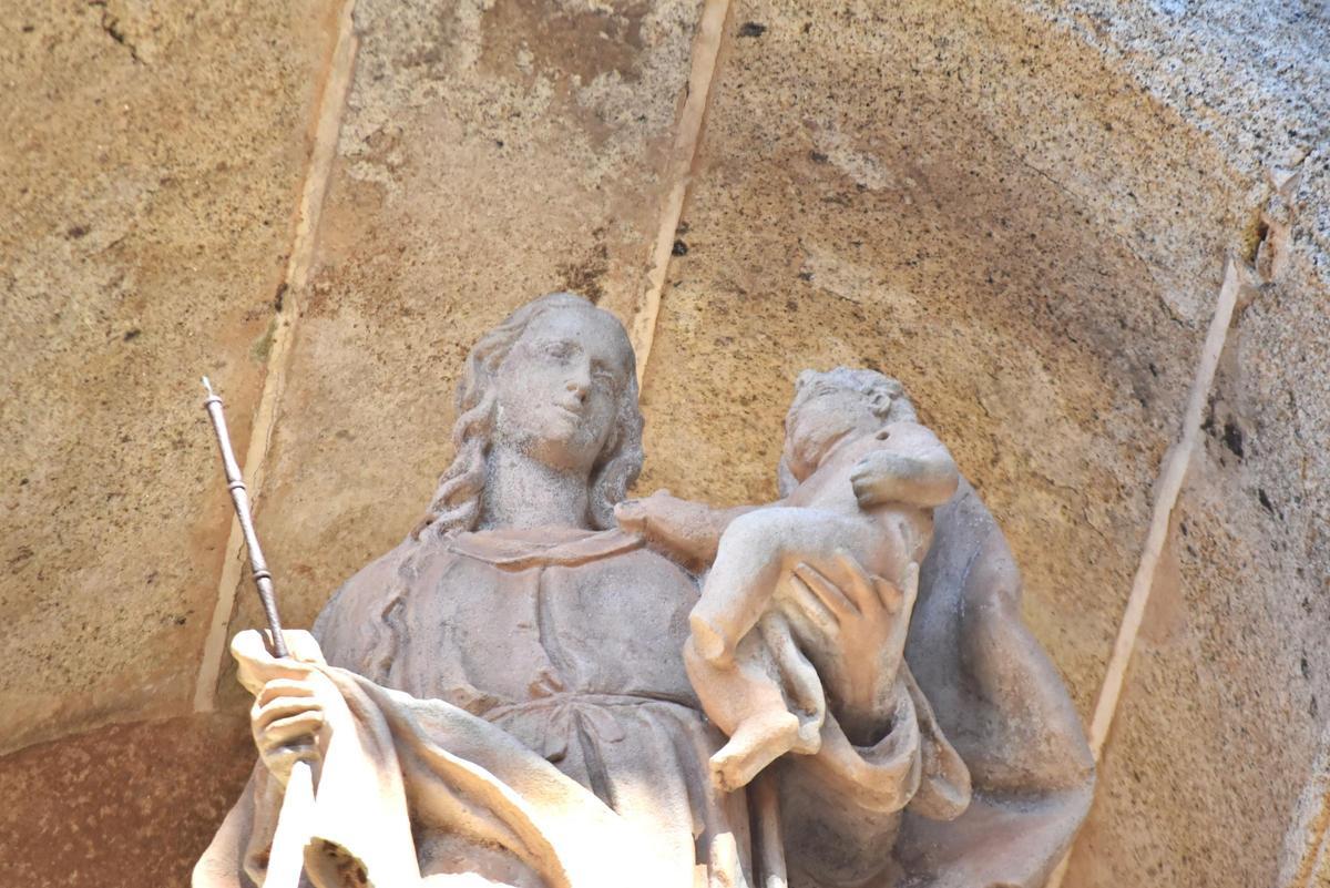 Galería | Así es la pequeña corona de la Virgen del Arco de la Estrella de Cáceres