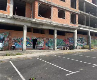 Forno pide la demolición del edificio okupado en la calle Álvaro Cunqueiro