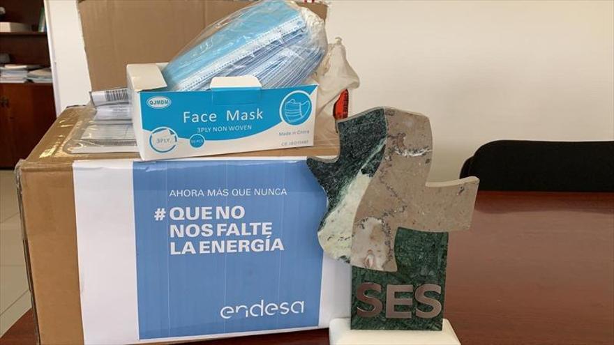 Endesa entrega a la Junta 40.000 mascarillas FFP2