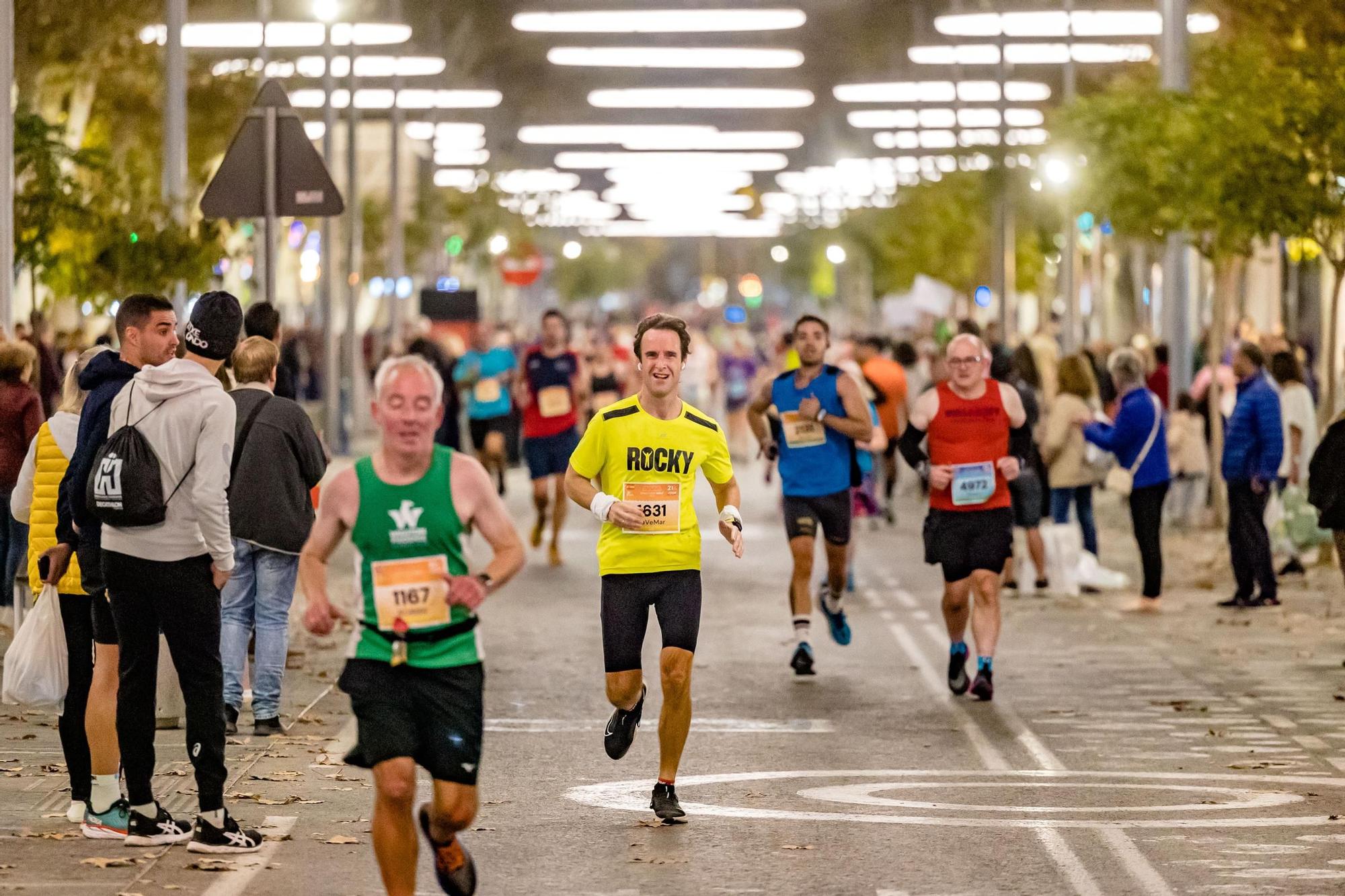 Cerca de 5.000 corredores toman Benidorm.