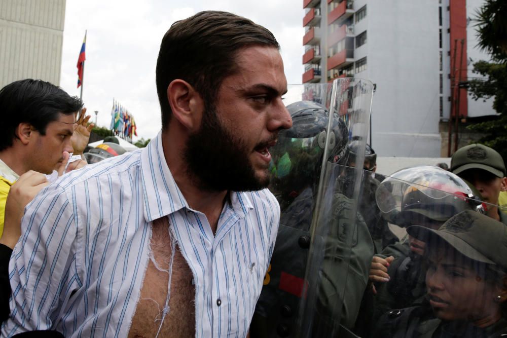 Protestas en Venezuela por la decisión del Supremo de invalidar la Asamblea Nacional