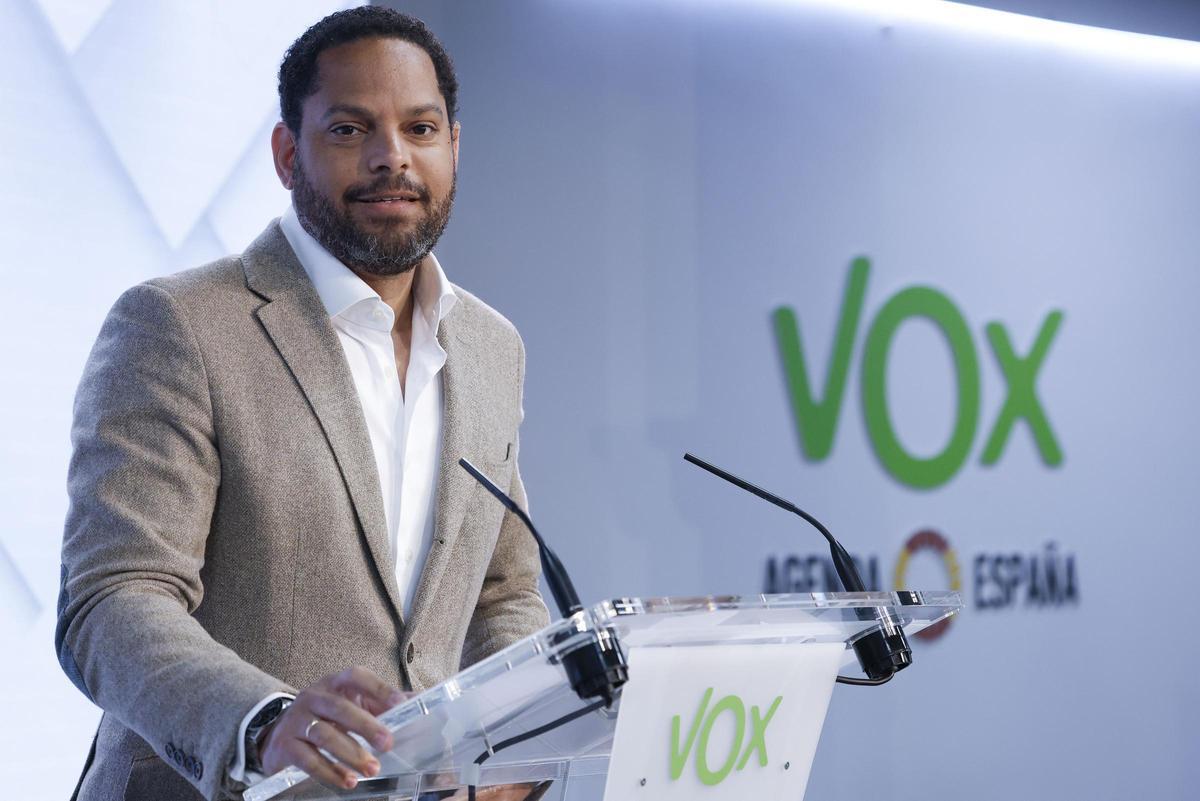 El secretario general de Vox, Ignacio Garriga, este lunes en rueda de prensa.