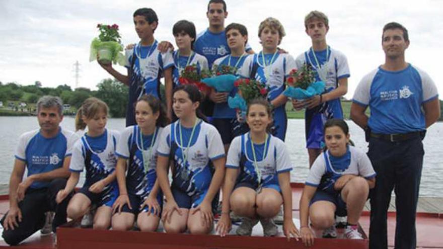 Componentes del equipo alevín del Club Náutico Torrevieja.