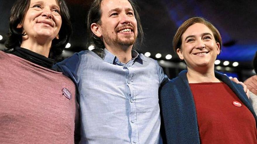 Carolina Bescansa, Pablo Iglesias i Ada Colau, diumenge a Madrid