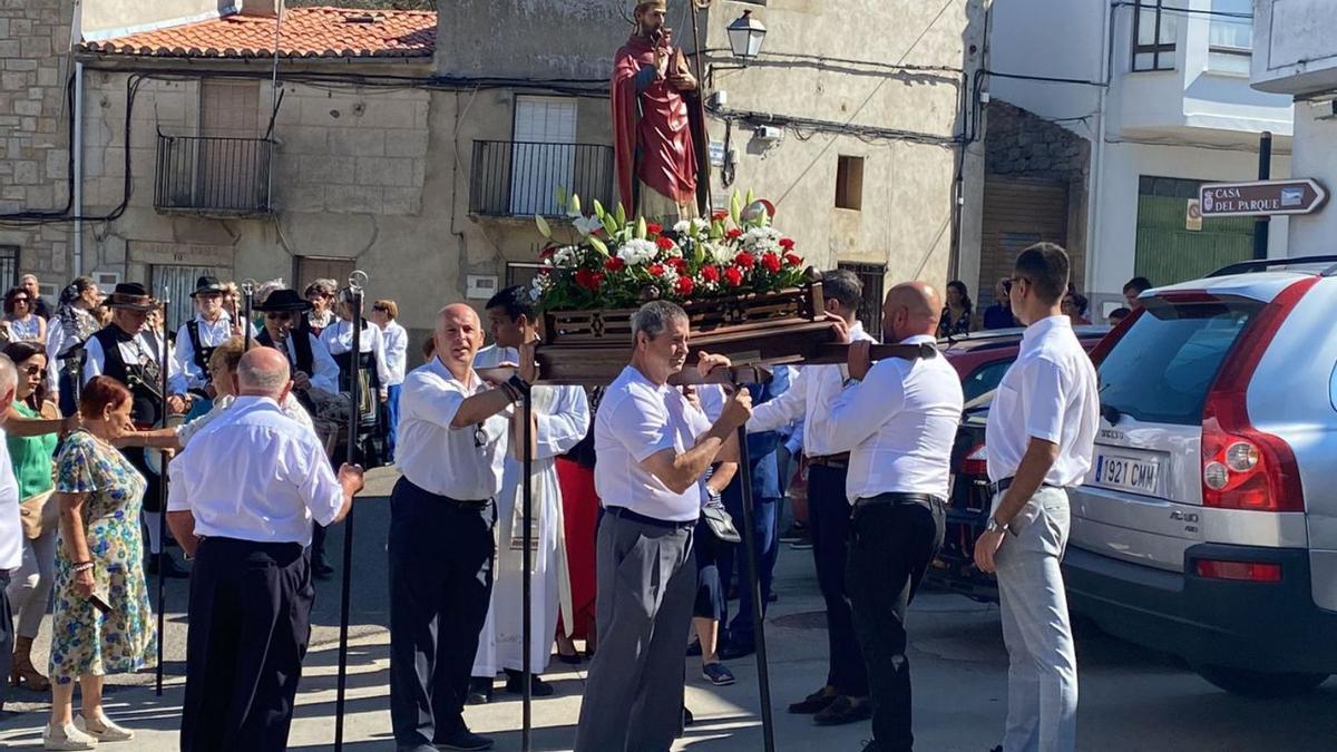 San Agustín en la procesión celebrada ayer en Fermoselle. | Oficina Turismo