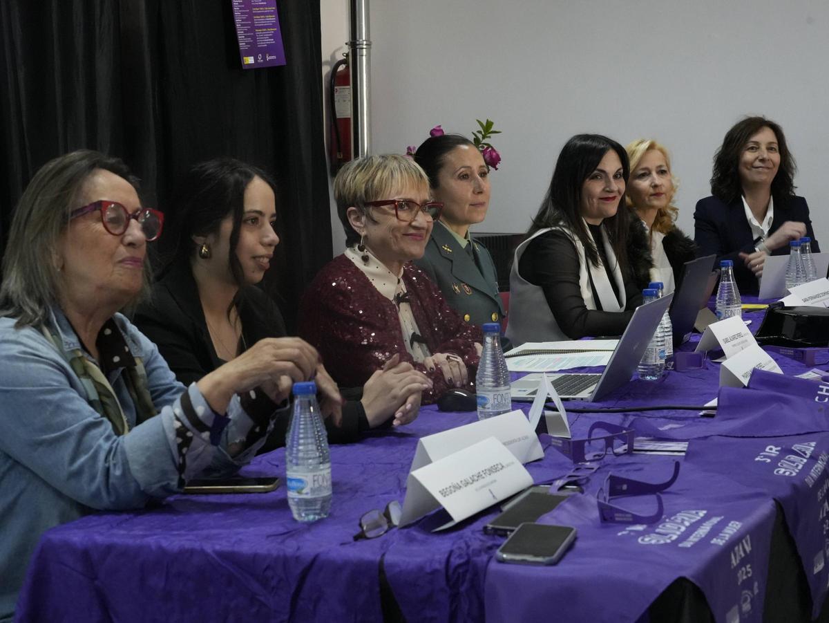 dE IZQUIERDA A DERECHA, mILA rUEDA, mARÍA cALVO, mARISA mANSO, iSabel álvarez, Olga Coria, Sara Fernández y Amaranta Ratón.