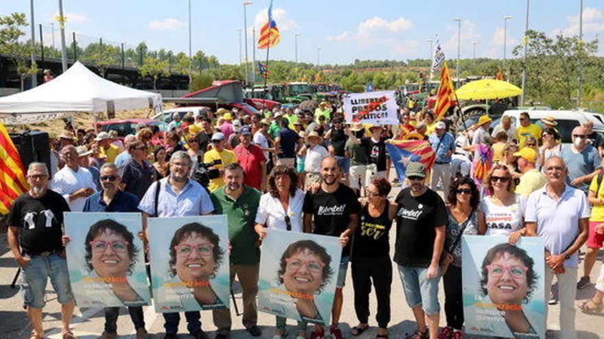 Pla general de la concentració de tractors davant la presó del Puig de les Basses