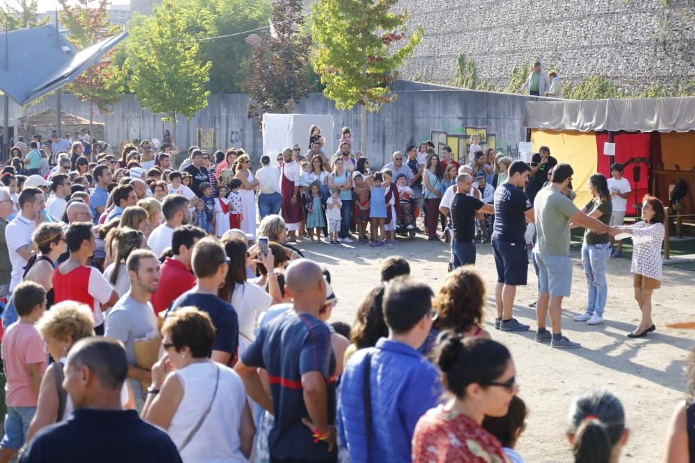 Centenares de familias acuden al Vicus Spacorum de Navia para disfrutar de talleres, atracciones y mercados basados en la época romana.