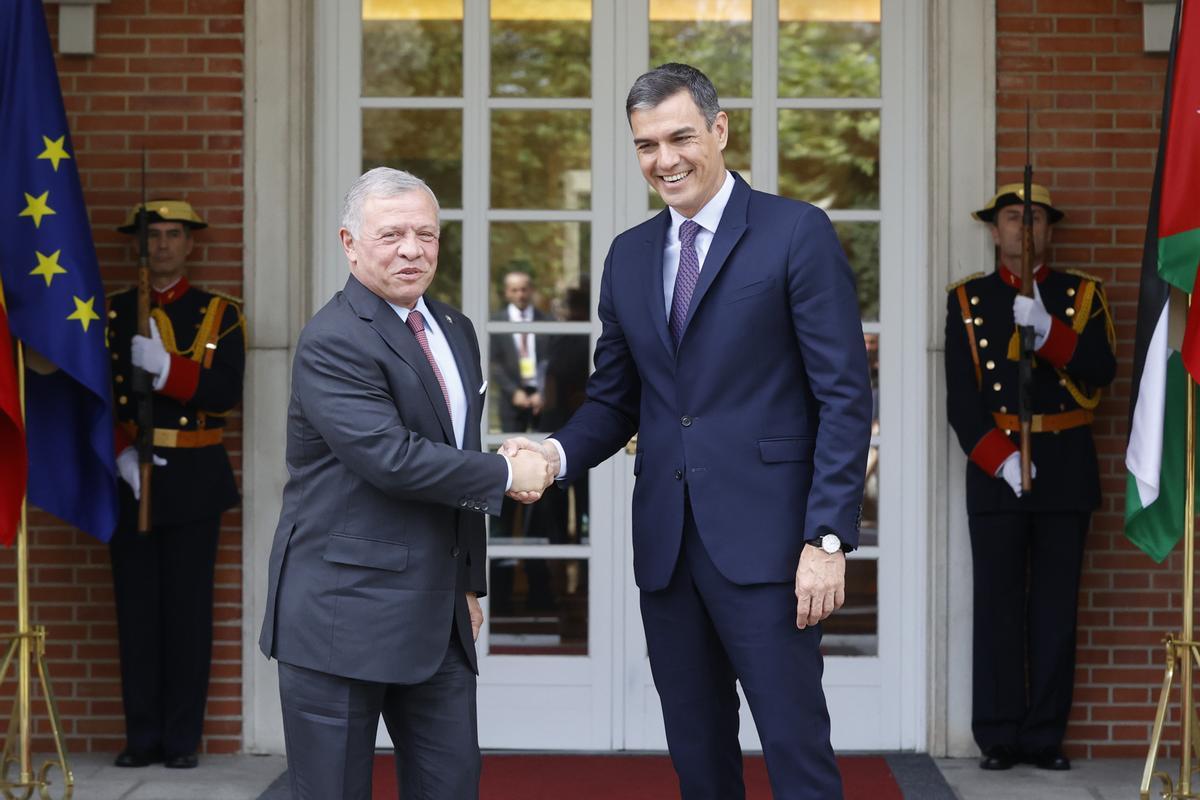 El presidente del Gobierno, Pedro Sánchez, recibe al rey de Jordania, Abdalá II.