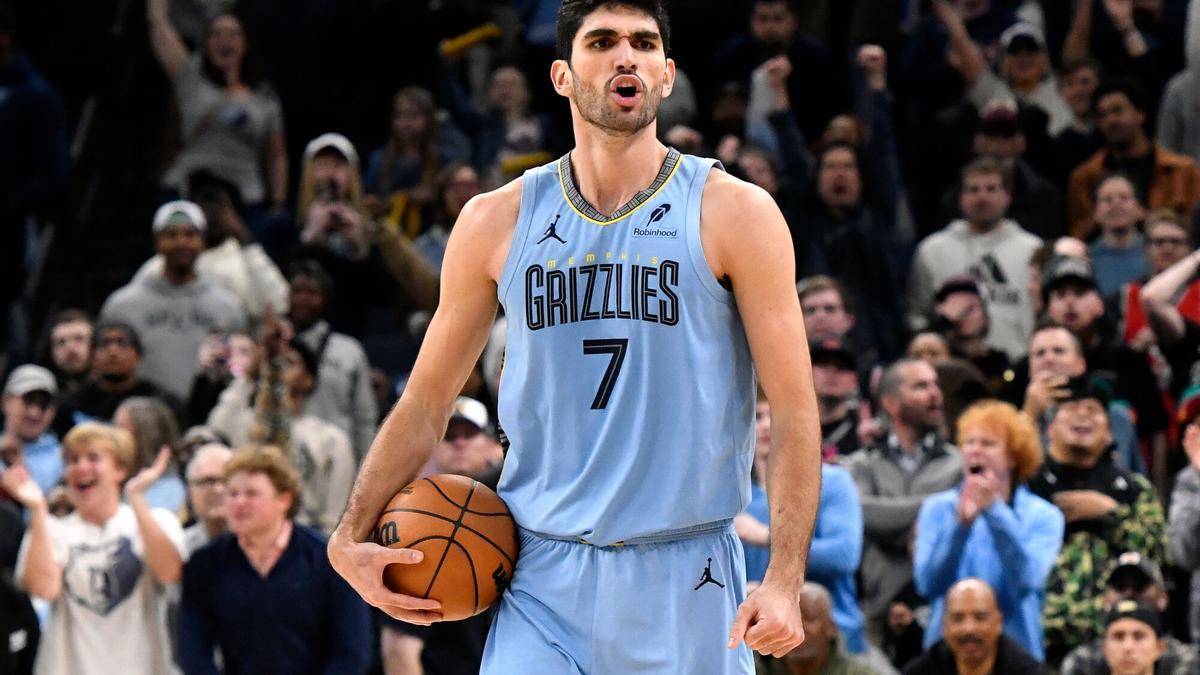 Santi Aldama celebra la victoria frente a San Antonio Spurs.