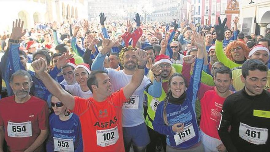 Cientos de pacenses se dan cita en una nueva edición de la San Silvestre