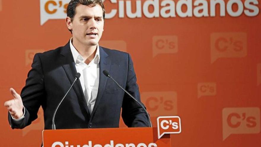 Albert Rivera va instar Rajoy i Sánchez a liderar una negociació per a la investidura d&#039;un president