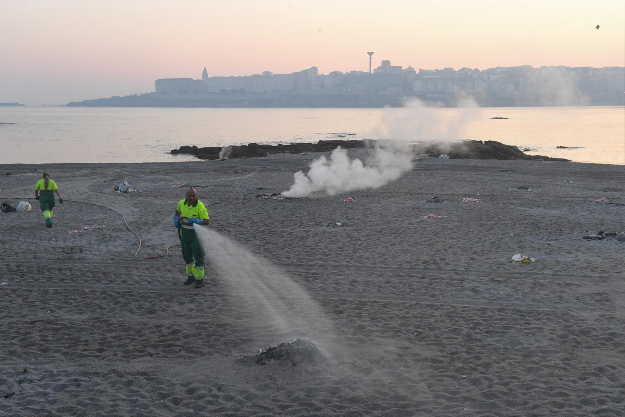 El fuego del San Juan de A Coruña se apaga sin incidencias reseñables
