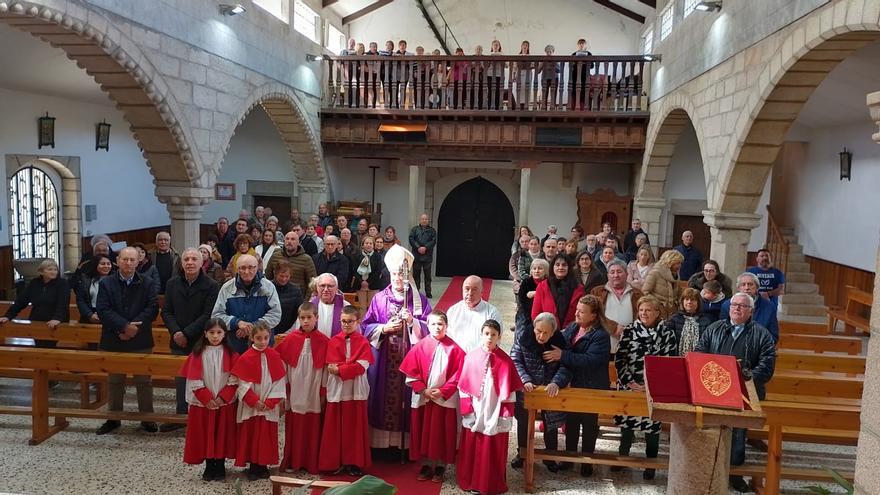 GALERÍA | Trefacio, El Puente y Galende reciben la visita del obispo