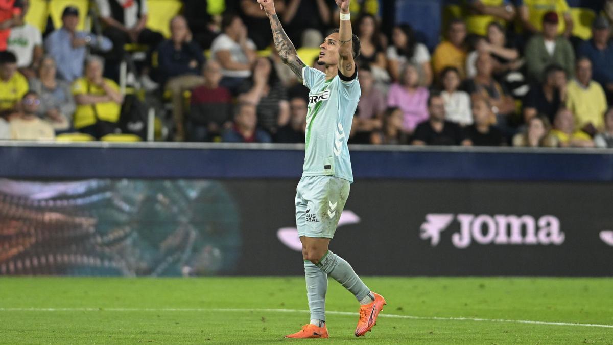 Antony celebra su segundo gol en el empate a dos de Villarreal y Betis en La Cerámica en la jornada 9 de LaLiga.