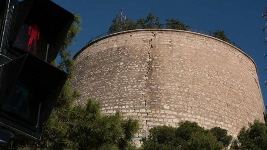 Torreón o tambor del castillo de San Fernando, uno de los puntos de mayor riesgo de derrumbe