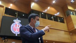 El presidente del Gobierno, Pedro Sánchez, asiste a la sesión de control del pasado 16 de junio en el Senado. 