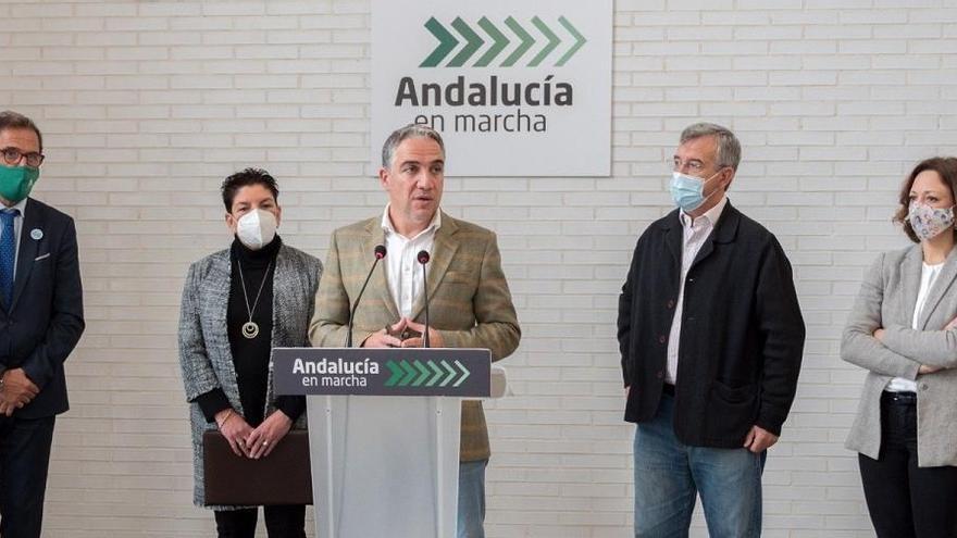 Elías Bendodo, consejero de la Presidencia, Administración Pública e Interior de la Junta de Andalucía, en rueda de prensa en el Hospital de Alta Resolución de Estepona.