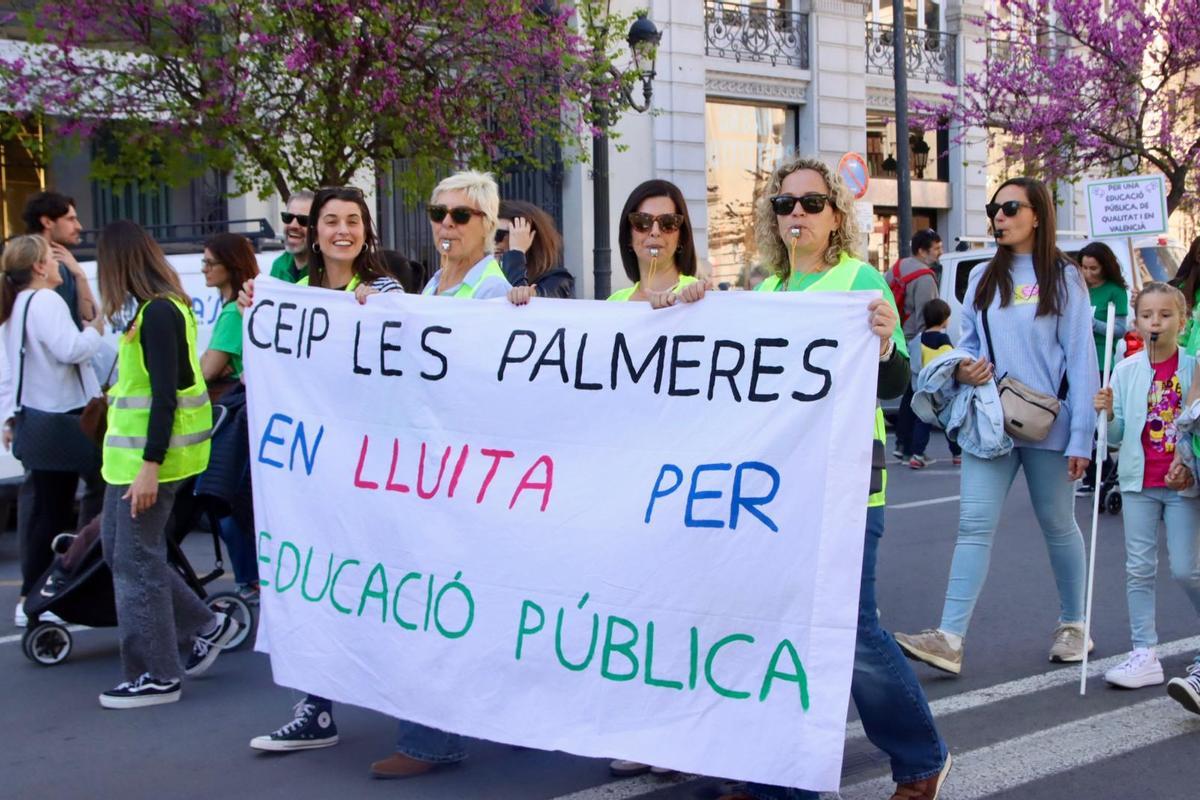 La manifestación de profesores en València en imágenes