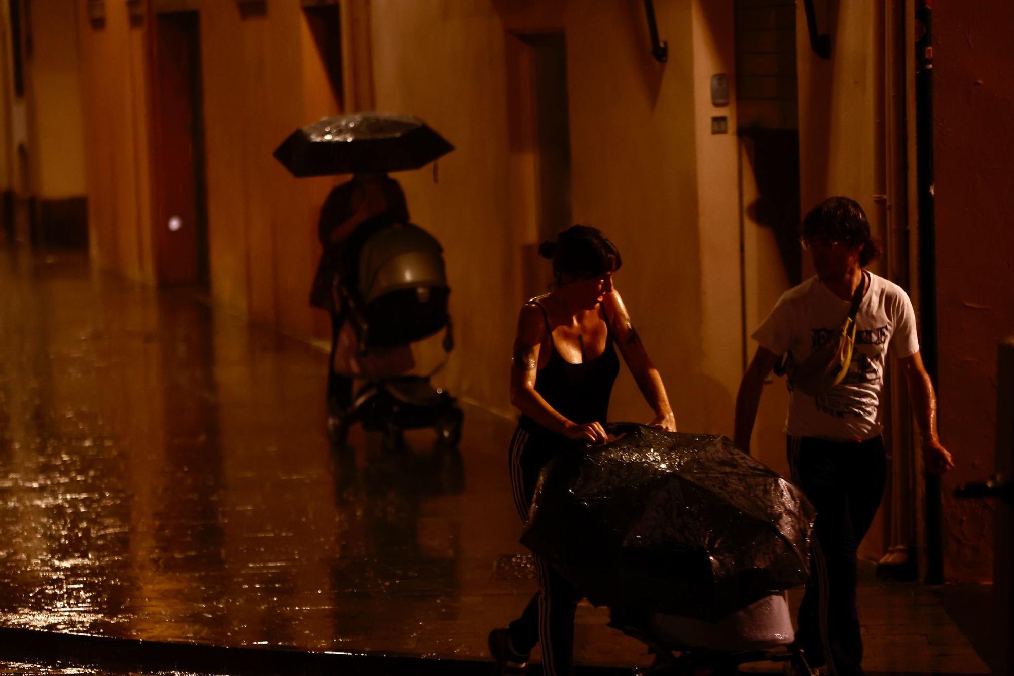 La tormenta descarga con fuerza sobre València