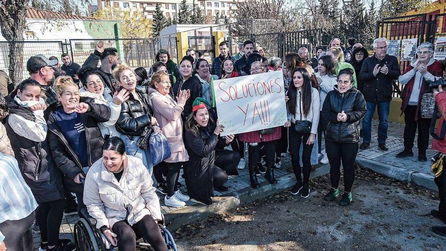 Vídeo | Así fue la protesta de las familias del colegio Manuel Pacheco de Badajoz