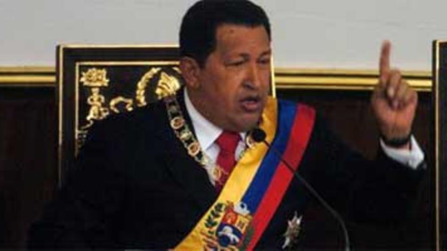Chávez ve aprobada la enmienda para su posible reelección indefinida
