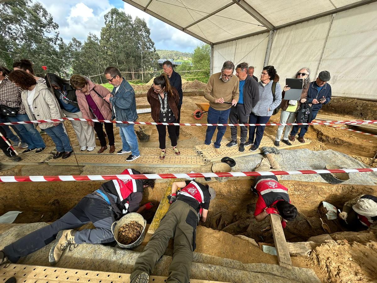 EN IMÁGENES: Así avanzan los trabajos de exhumación en la fosa común de La Lloba, en Castrillón