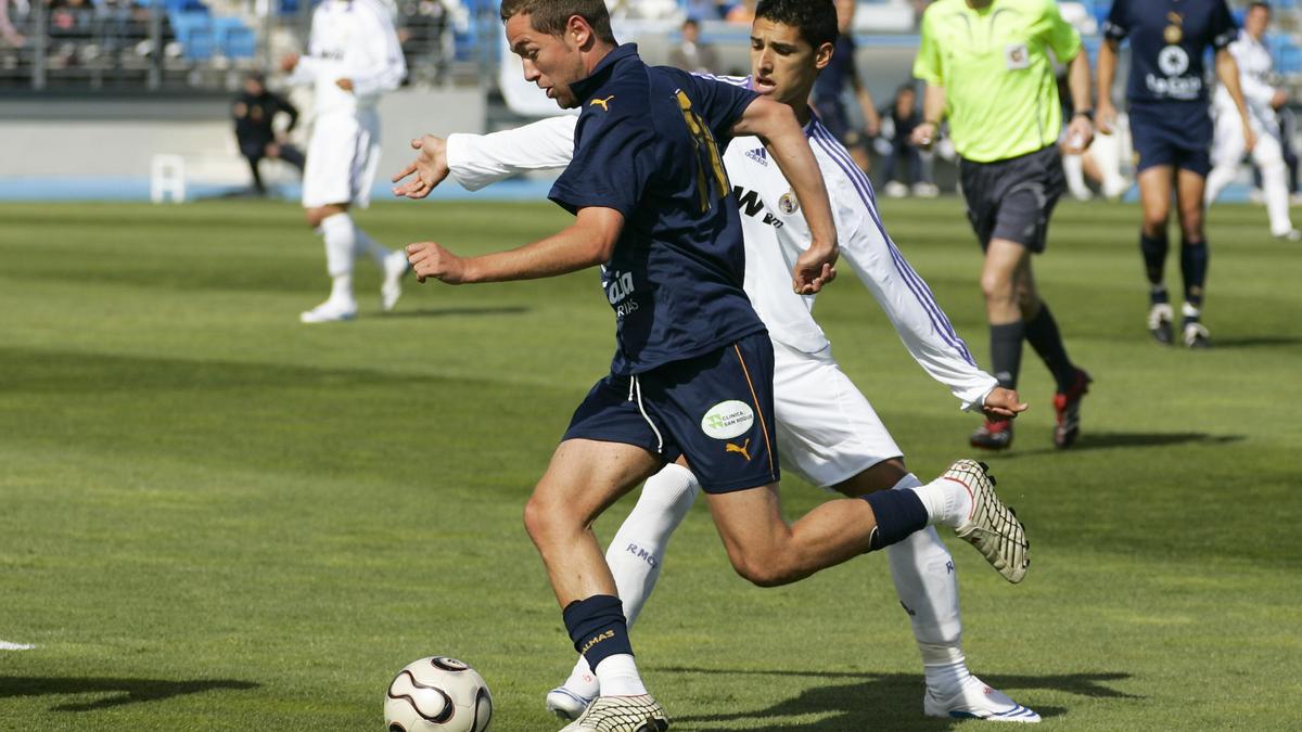 Bravo, en Valdebebas, ante el Madrid Castilla, en la disputa de un partido de Segunda B con el Uni en 2007.