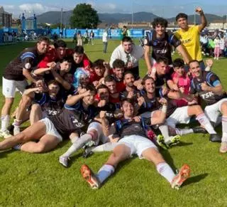 Domingo de gloria para el fútbol gijonés: el TSK Roces asciende a Tercera con un gol milagroso