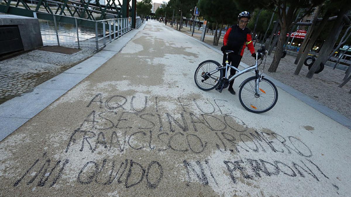 Pintada donde se produjo la agresión al ultra del Deportivo, en la zona de Madrid Río, junto al Manzanares