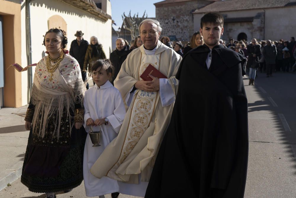 Monfarracinos celebra San Antón con las tradicionales "relaciones"