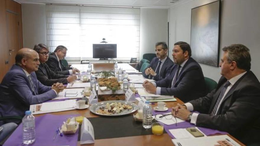 Un momento del coloquio celebrado en las instalaciones del diario.