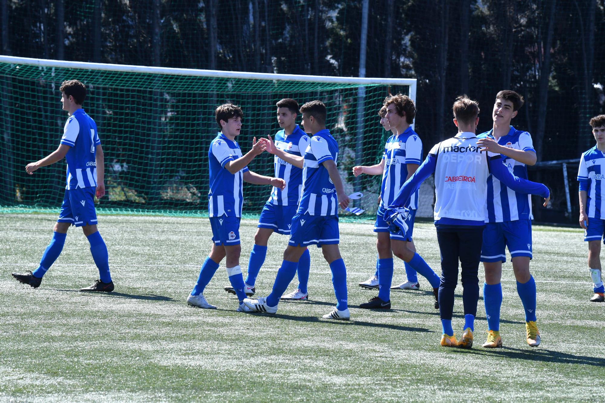 El Dépor juvenil le gana 0-2 al Calasanz y se impone en la fase gallega de la División de Honor