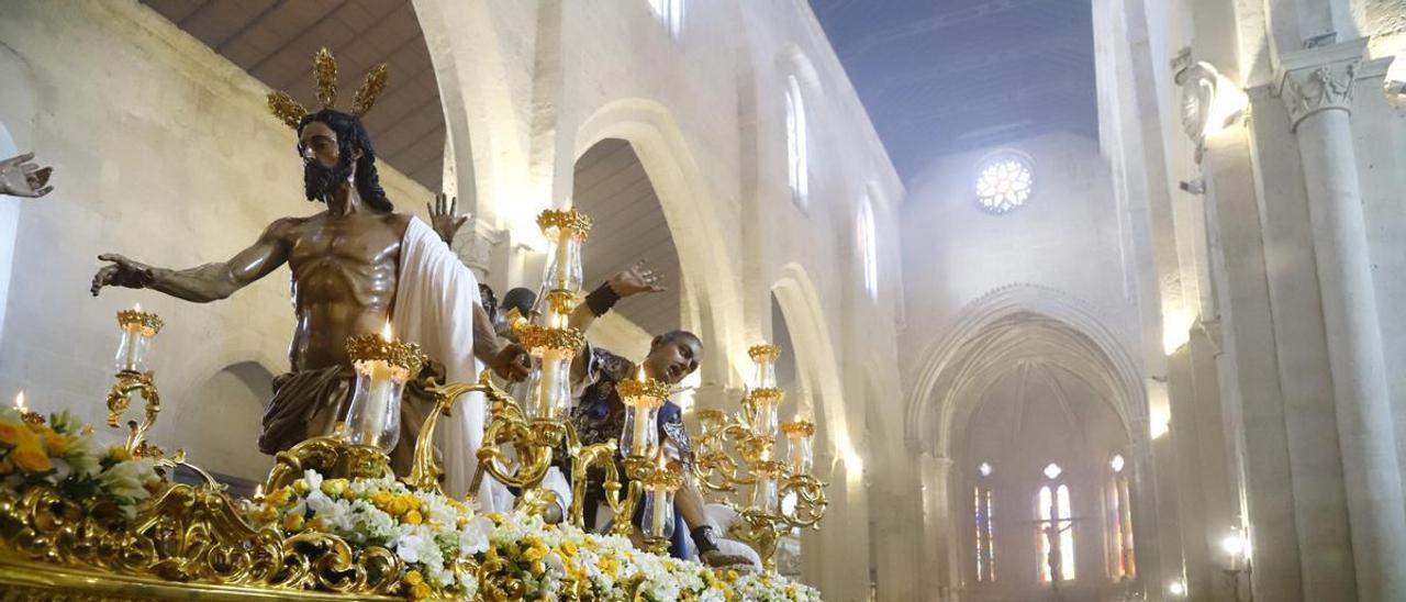 Jesús Resucitado, en Santa Marina, templo del que al final no ha podido salir por un fallo mecánico en su paso.