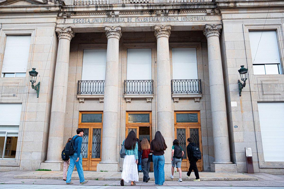 Primer día de inicio del curso 2025/2026 en la Escuela de Ingeniería Industrial  en Torrecedeira.