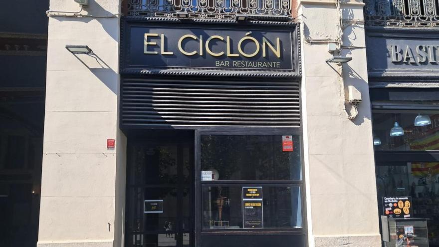 Abre Bendito Ciclón, un nuevo bar en el centro de Zaragoza con las mejores vistas a la Basílica del Pilar