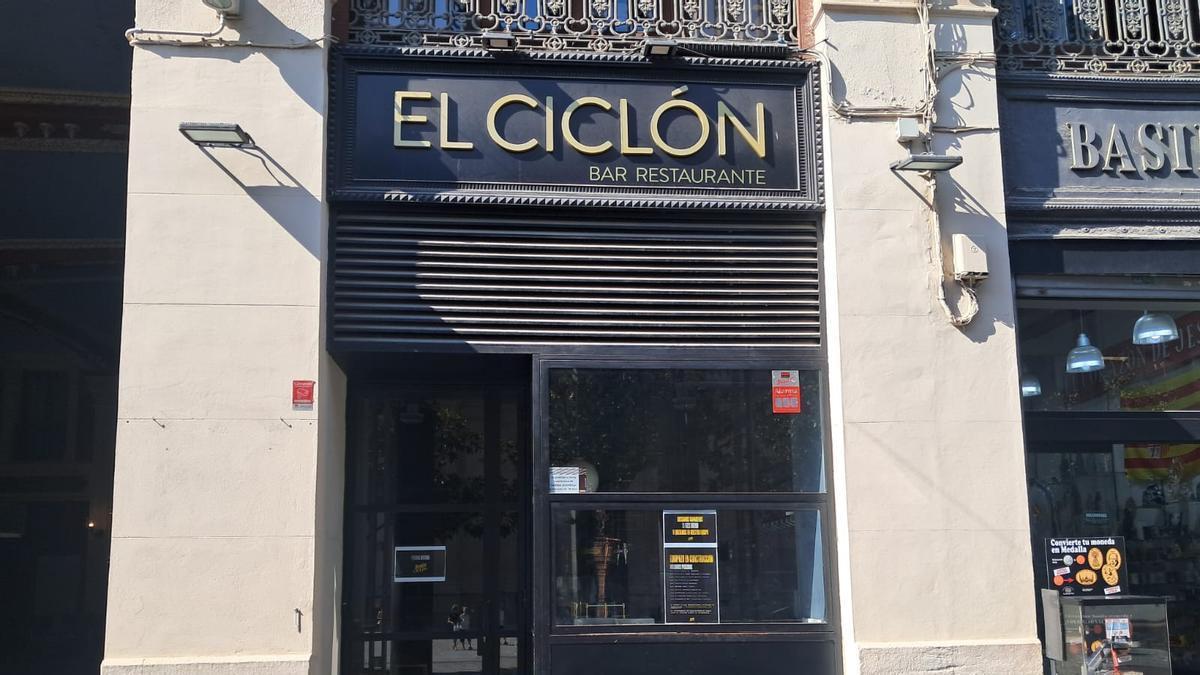Vídeo | Abre Bendito Ciclón, un nuevo bar en el centro de Zaragoza con las mejores vistas a la Basílica del Pilar